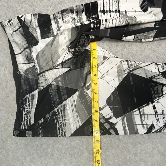 ADIDAS Climalite Capri Leggings Womens Medium Black White Geo Stretch Key Pocket - Picture 10 of 11